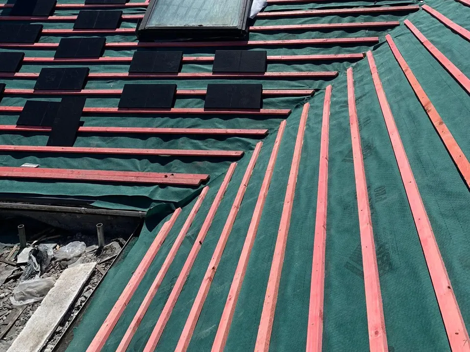 A new tiled roof with breathable membrane and solar panels